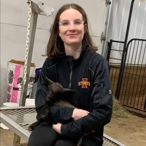 Meet your Posher, Bridget - Picture 4 of 4